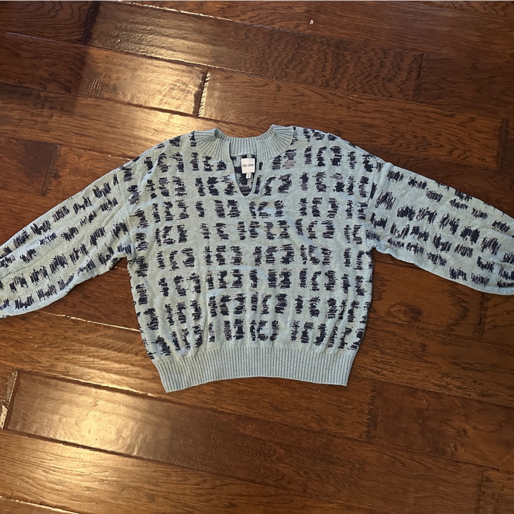 NIC+ZOE Light Blue and Navy patterned Knit Sweater, stretchy and comfortable